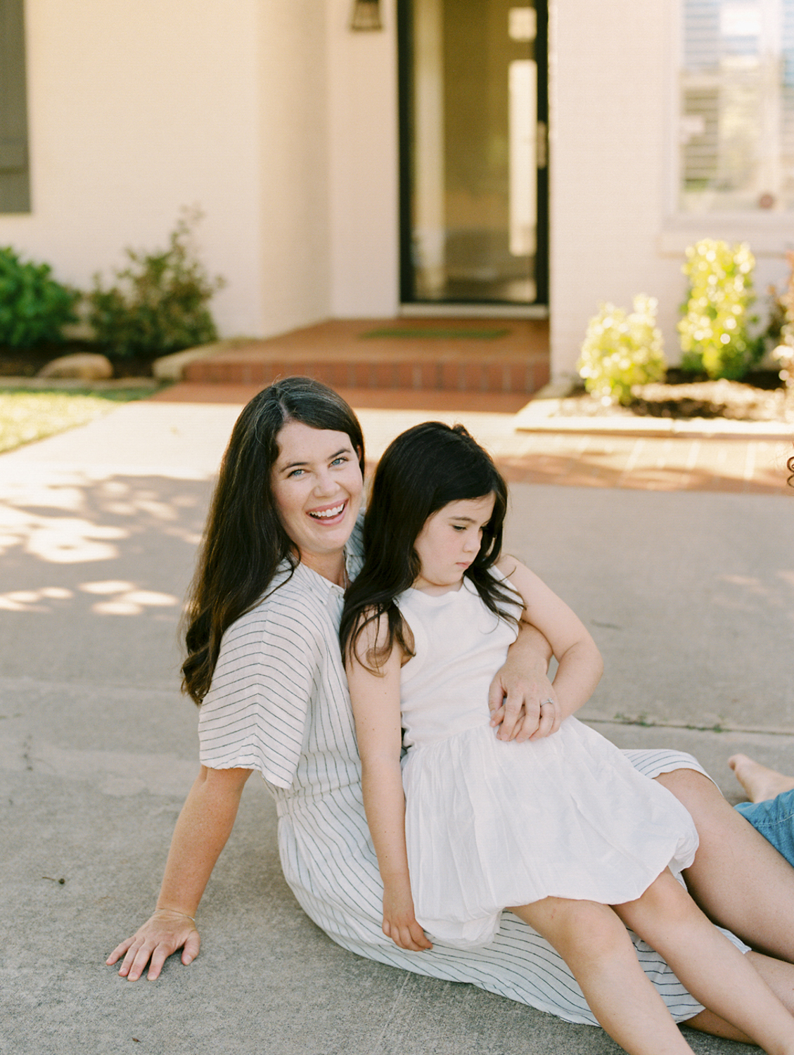 okc mom with daughter sitting in lap in their front yard