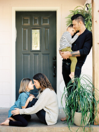 family snuggling on front porch amy rau photography oklahoma city photographer